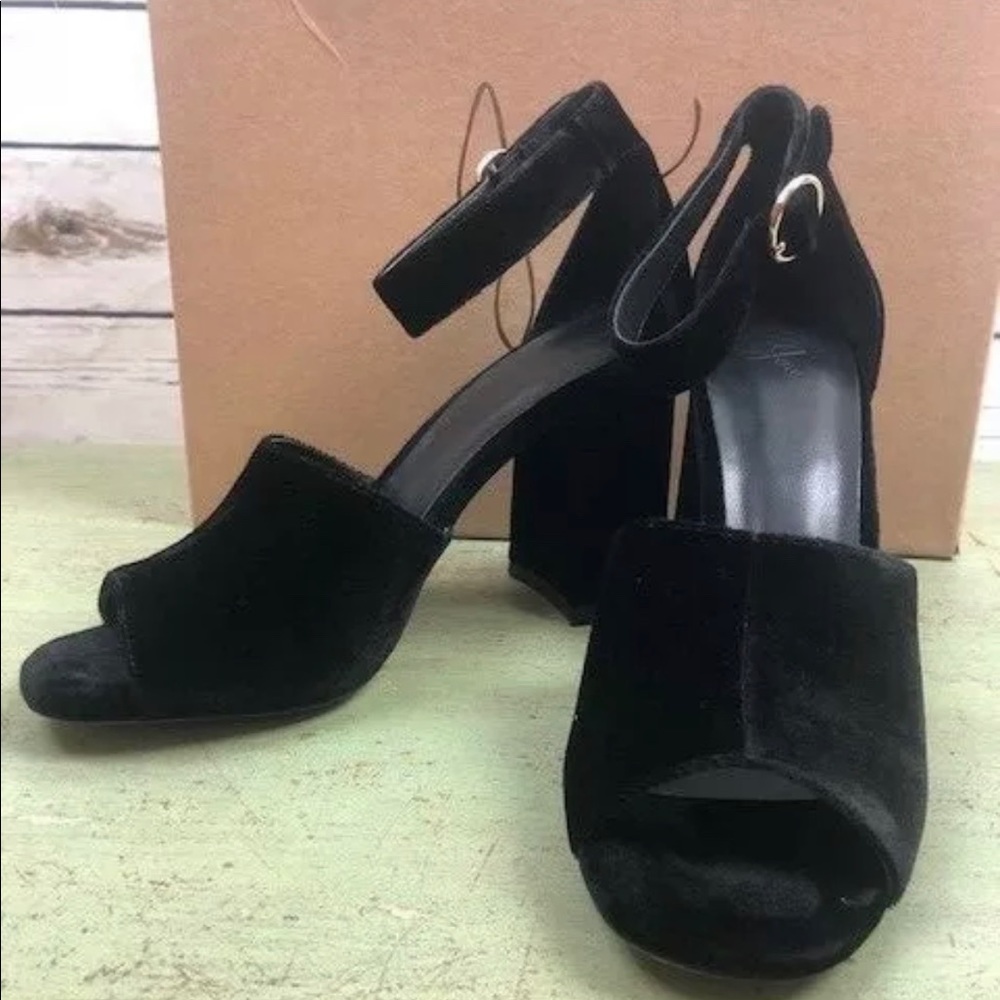 ✨New JOIE Lahoma black velvet strappy heels - Picture 4 of 8